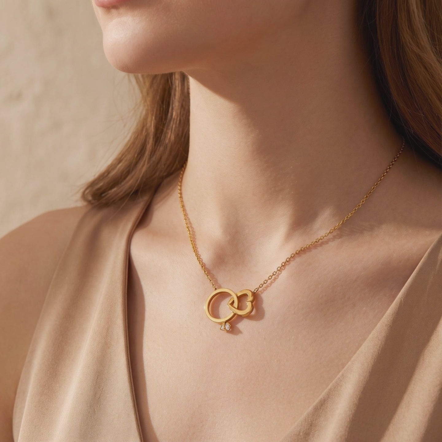 YLQ49179-NECKLACE lifestyle video
