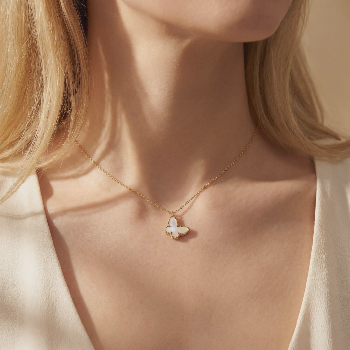 Farfalla Mother of Pearl butterfly necklace in solid gold.