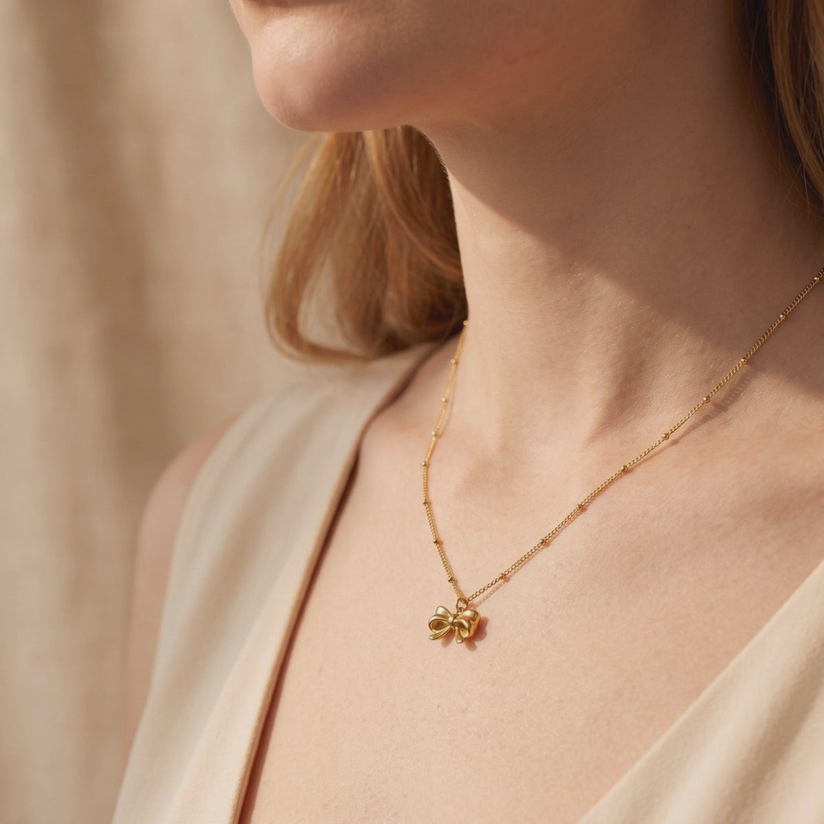 YLQ49392-NECKLACE lifestyle video