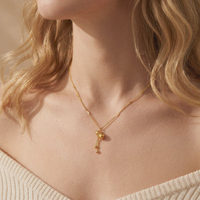 YLQ49385-NECKLACE lifestyle video