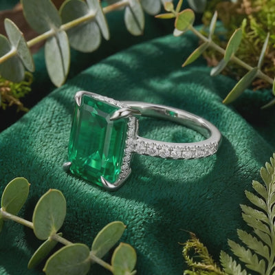 The Arista simulated emerald ring in solid gold.