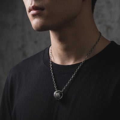 YLQ49944-Necklace lifestyle video
