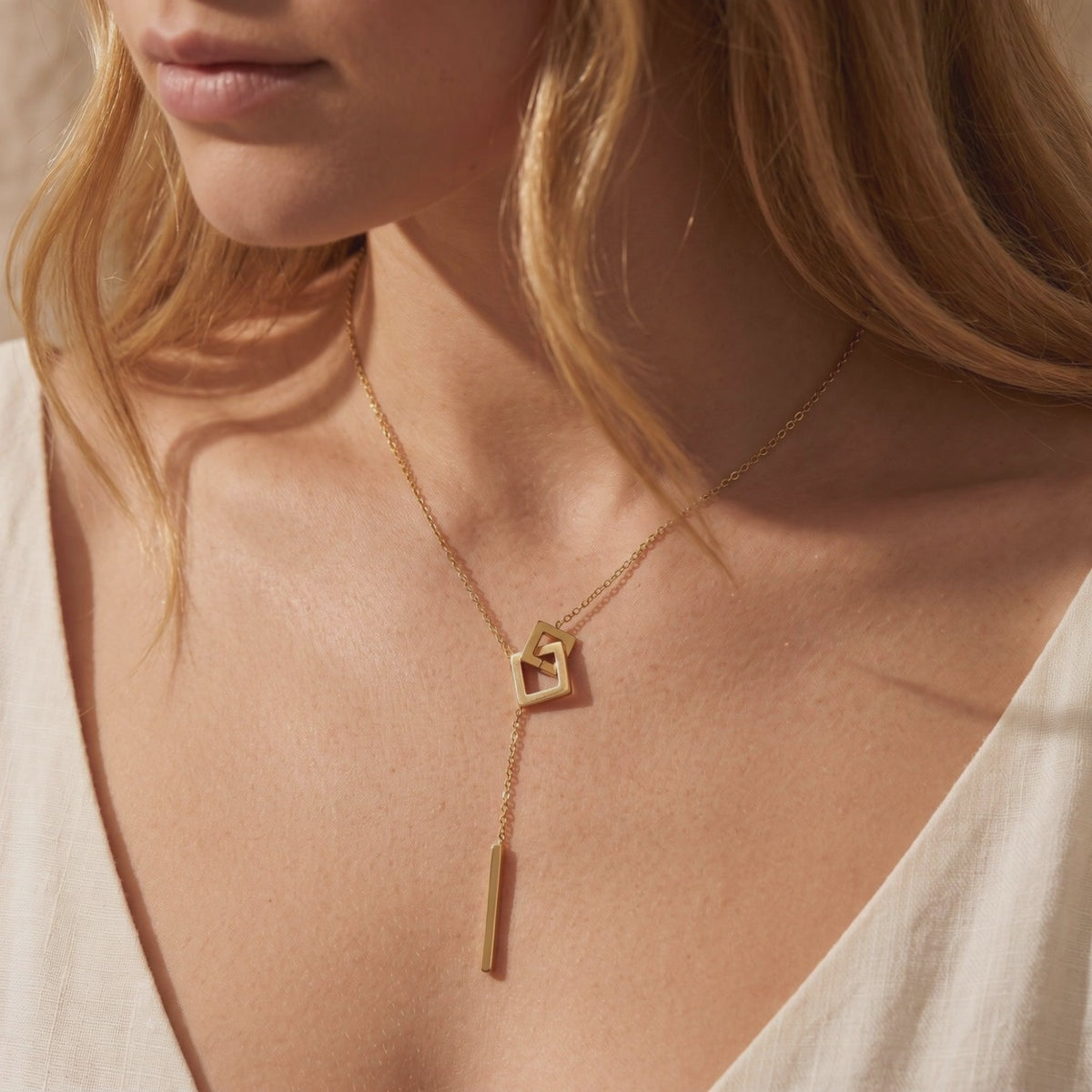 YLQ49361-NECKLACE lifestyle video