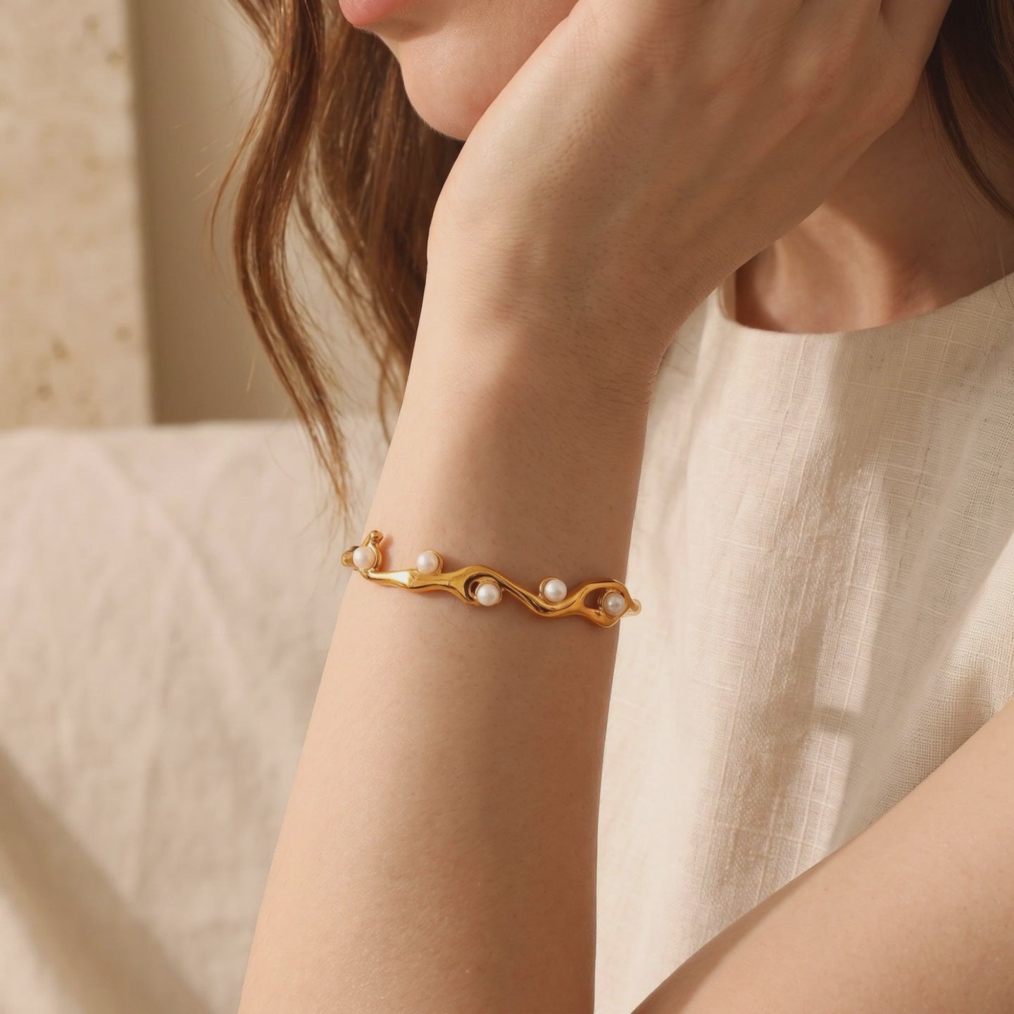 YLQ49449-bracelet lifestyle video