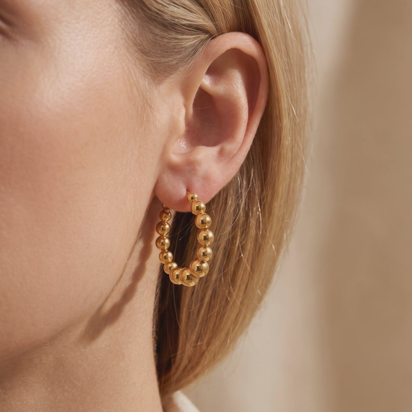 YLQ49221-earrings lifestyle video