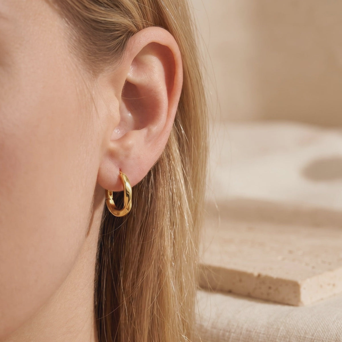 YLQ49211-earrings lifestyle video